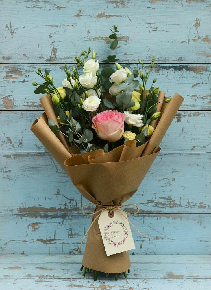 Букет цветов из: Розы и Лизиантусы в Мелеузе