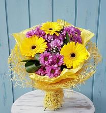 Букет цветов из:  Хризантемы и Герберы в Мелеузе