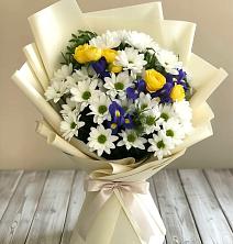 Букет цветов из:  Ирисы, Хризантемы и Розы в Мелеузе