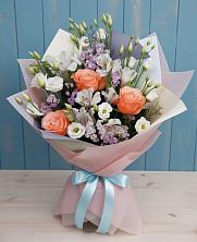 Букет цветов из:  Лизиантусы, Розы, Альстромерии и Гипсофила в Мелеузе