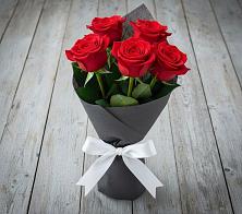 Букет 5 Красных роз Эдлесс Лав в Мелеузе